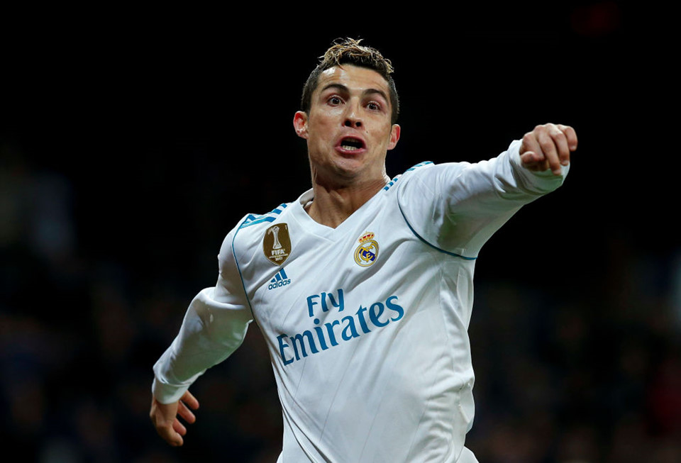 Cristiano Ronaldo (trung phong, Real): Không có phong độ cao ở La Liga (Tây Ban Nha), nhưng CR7 hiện dẫn đầu cuộc đua giành danh hiệu vua phá lưới Champions League với 9 lần sút tung lưới đối phương. Ở vị trí trung phong, Cavani của PSG cũng chơi ấn tượng, nhưng chủ nhân của 5 Quả bóng vàng Ronaldo mới là sự lựa chọn của các chuyên gia.