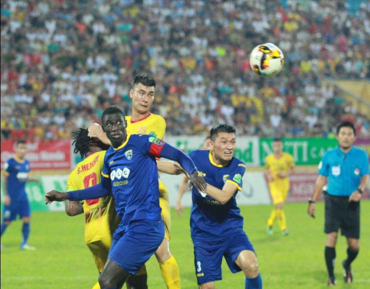 Cùng với Sỹ Minh, các đồng đội khác của anh liên tiếp có những cú sút về phía khung thành Thanh Hoá trong những phút cuối. Tuy vậy sự chính xác là điều các cầu thủ Nam Định còn thiếu để tìm thấy bàn thắng quyết định. Kết quả 1-1 được duy trì cho đến khi tiếng còi mãn cuộc vang lên.