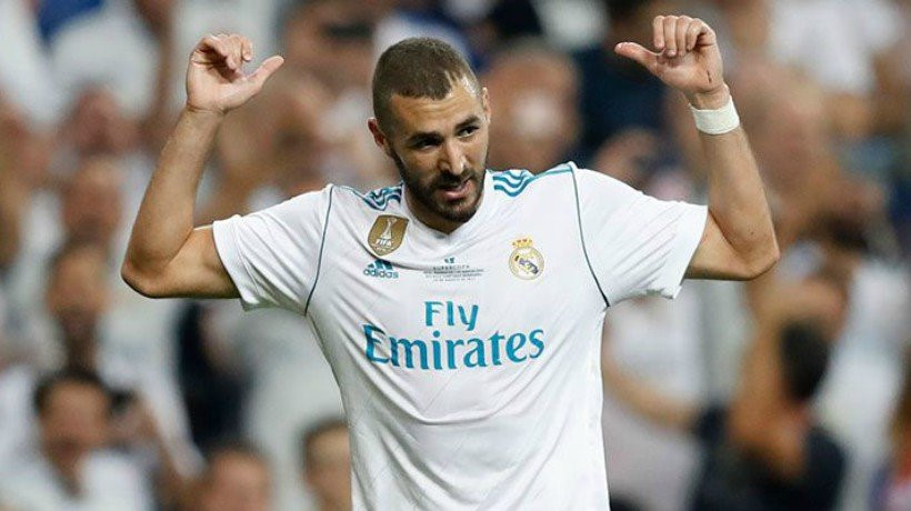 Tiền đạo Karim Benzema (Pháp): Có thể khẳng định Benzema hiện là tiền đạo cắm đẳng cấp nhất của bóng đá Pháp. Tuy nhiên, vì mâu thuẫn với HLV Didier Deschamps, anh bị cấm cửa lên tuyển trong nhiều năm qua. Không cần nói nhiều, chân sút sinh năm 1987 liên tục đáp trả bằng những thành công vang dội cùng Real Madrid trong 3 mùa gần đây.
