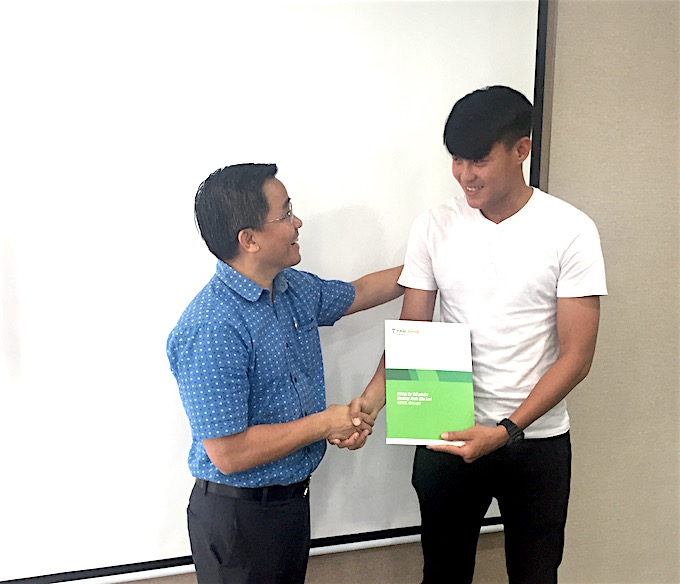 Phạm Hoàng Lâm trong ngày ký hợp đồng với CLB HAGL. Ảnh: Tuấn Thành.