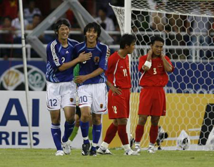 Niềm vui của Shunsuke Nakamura (10) sau khi ghi bàn vào lưới ĐT Việt Nam.