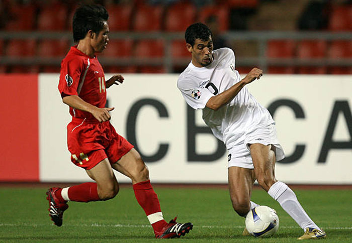 Younis Mahmoud sắm vai người hùng của ĐT Iraq với cú đúp vào lưới Dương Hồng Sơn.
