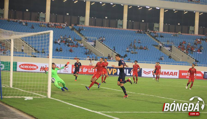 Tình huống ghi bàn nâng tỷ số lên 3-0 của Suphachai.