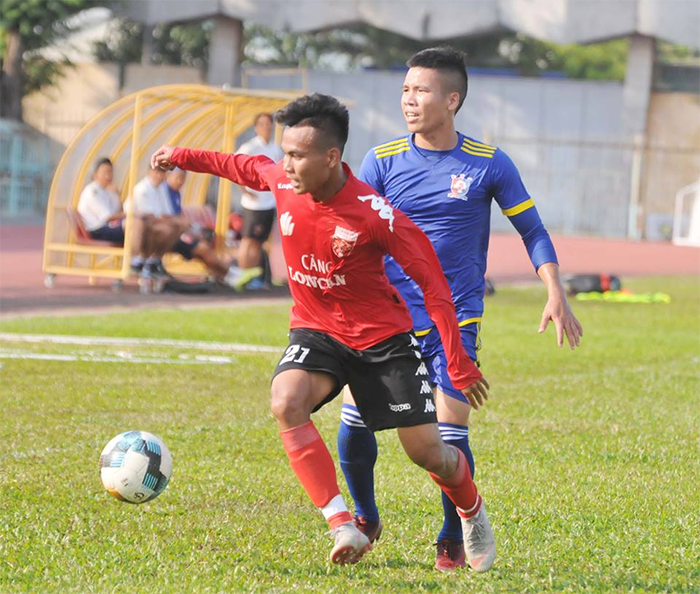 Nguyễn Khánh cho thấy sự nguy hiểm trong những lần được đưa vào sân trong hiệp 2. Ảnh: Trần Anh Tuấn.