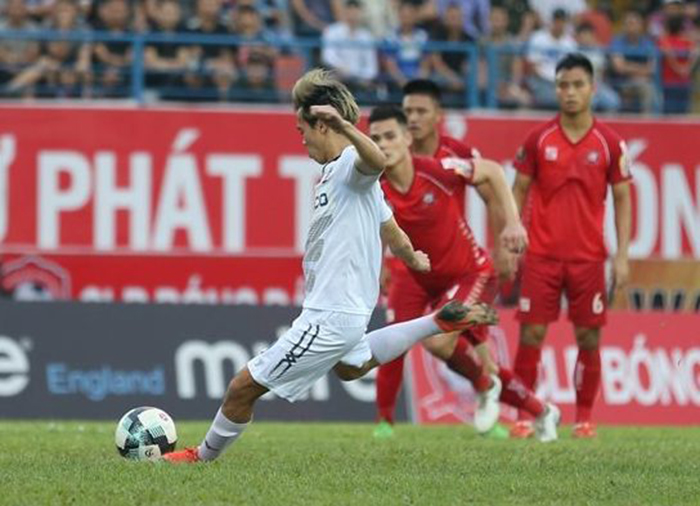 Văn Toàn bỏ lỡ cơ hội quân bình tỷ số cho HAGL trong trận gặp CLB Hải Phòng.