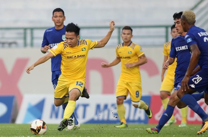 Khắc Ngọc càng chơi càng hay trong màu áo SLNA.