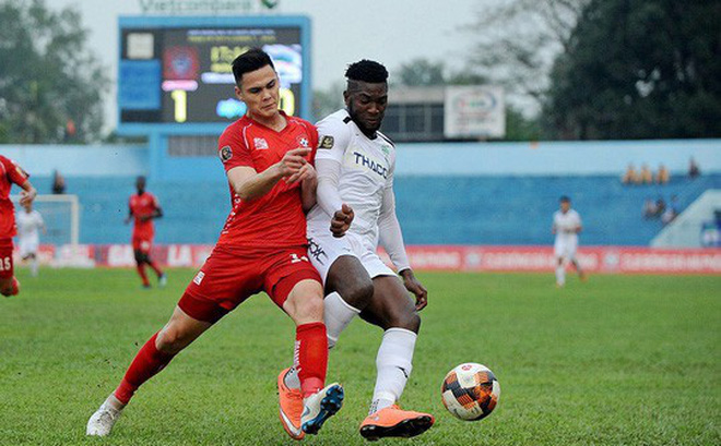 Adriano Schmidt chơi ổn định và đã lọt vào mắt xanh của thầy Park?