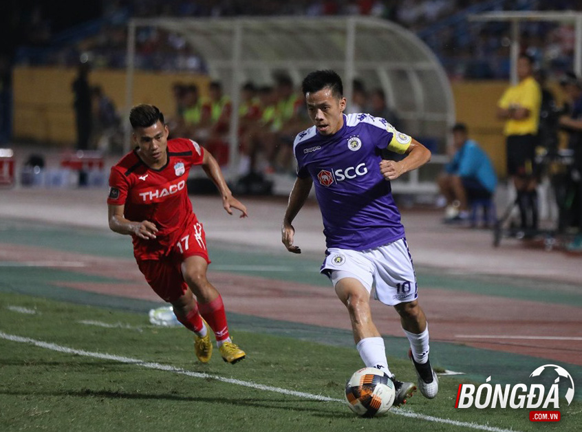 Văn Thanh có một trận đấu nhạt nhòa và bị thay ra trong hiệp 2. Ảnh: Minh Anh