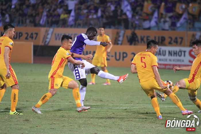 Omar mở tỷ số cho CLB Hà Nội. Ảnh: Minh Anh.