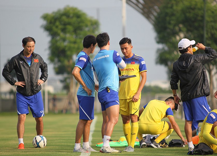 Tân binh Ngô Hồng Phước có đôi chút bỡ ngỡ trong buổi tập đầu tiên cùng U22 Việt Nam. Anh đang là tiền đạo nhận được nhiều sự quan tâm với phong độ ổn định trong màu áo CLB An Giang. Hiện Hồng Phước đã ghi được 9 bàn tại giải Hạng Nhất 2019.