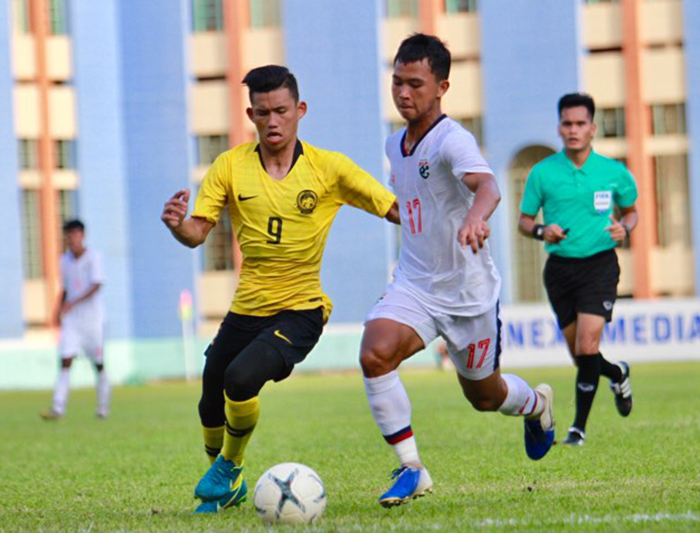 U18 Malaysia dù thua U18 Thái Lan nhưng vẫn có vé đi tiếp.