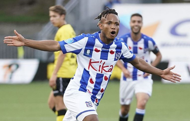 Chidera Ejuke lập cú đúp trong ngày SC Heerenveen thắng đậm VVV-Venlo.