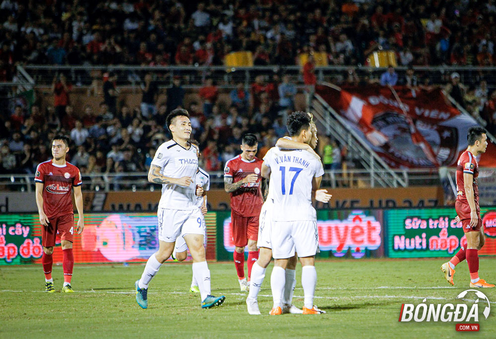 Tuy nhiên đến phút 83, HAGL đã có bàn thắng ấn định chiến thắng 2-1 nhờ cú sút 11m thành công của Văn Thanh. Trước đó, Hữu Tuấn đã phạm lỗi với Văn Toàn trong vòng cấm.