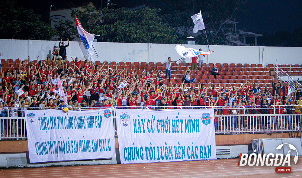 Giành chiến thắng 2-1 tại Thống Nhất, HAGL đã không làm phụ lòng NHM và chính thức trụ hạng V-League.