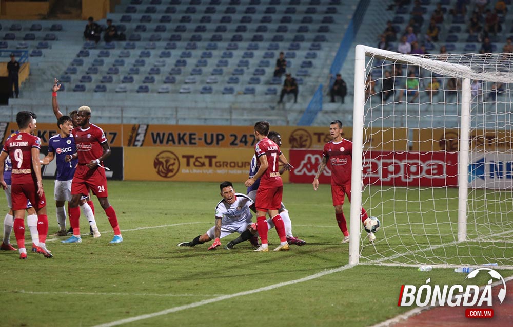 Ảnh bài viết Trợ lý HLV Hà Nội FC lên tiếng về bàn thắng tranh cãi của Omar