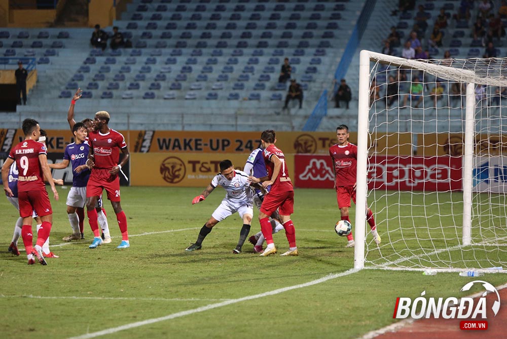 Ảnh bài viết 'Bàn thắng của Omar không hợp lệ, trọng tài bỏ lỗi cho Hà Nội'