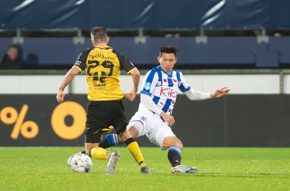Đoàn Văn Hậu được tung vào sân trong trận gặp Roda JC.