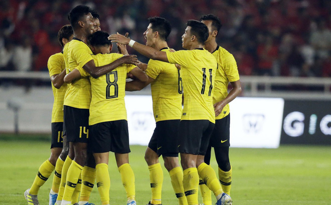 ĐT Malaysia rầm rộ nhập tịch trước thềm trận đấu với ĐT Việt Nam.