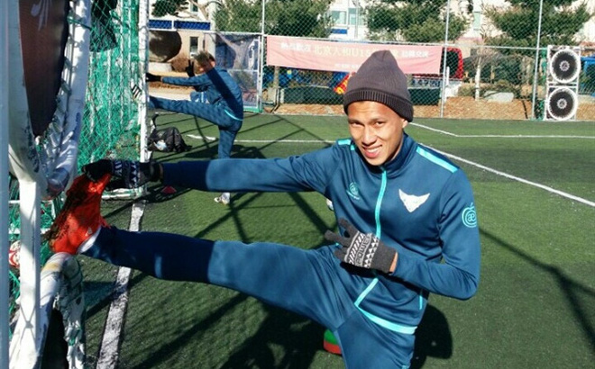 9. Nguyễn Hữu Anh Tài - CLB Uijeongbu. Anh Tài trưởng thành từ lò đào tạo HAGL JMG và cũng sang Hàn Quốc thi đấu. Tuy nhiên, anh không có được may mắn như 3 người đàn anh và hầu như chỉ ngồi trên băng ghế dự bị và chỉ được ra sân trong một vài trận đấu.