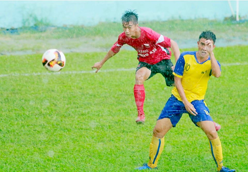 Quốc Nhựt thi đấu rất nhiệt huyết trong thành phần U21 Long An tại vòng loại U21 Quốc gia 2019. Ảnh: Dương Thu.
