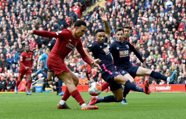Liverpool dồn ép đối thủ sau bàn thua bất ngờ ở phút thứ 9.