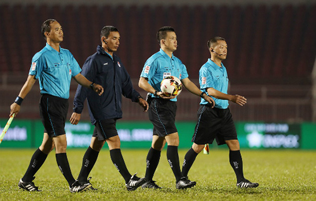 Trọng tài vẫn là vấn đề nhức nhối của bóng đá Việt Nam.