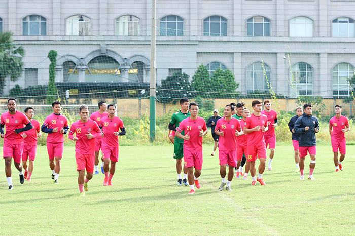 Sài Gòn FC vẫn đang miệt mài tập luyện trong thời gian các giải bóng đá chuyên nghiệp tạm dừng vì COVID-19 bùng phát trở lại từ cuối tháng 2. "Pink Team" đang đứng ở vị trí đầu bảng sau 11 vòng đấu và sở hữu những thống kê rất đáng nể.