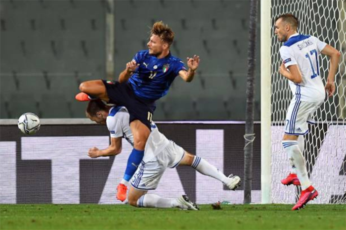 Nửa sau hiệp 2, ĐT Italia gia tăng sức mạnh hàng công với những cái tên như Ciro Immobile, Nicolo Zaniolo hay Moise Kean. Tuy nhiên, họ đã không thể có thêm bàn thắng. Tỷ số chung cuộc là 1-1 và Italia cùng Bosnia san sẻ vị trí giữa bảng A1 khi ĐT Hà Lan đã có chiến thắng 1-0 trước ĐT Ba Lan ở trận đấu cùng giờ.