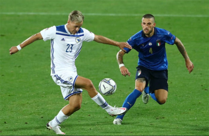 Hiệp 1 kết thúc mà không có bàn thắng nào được ghi.