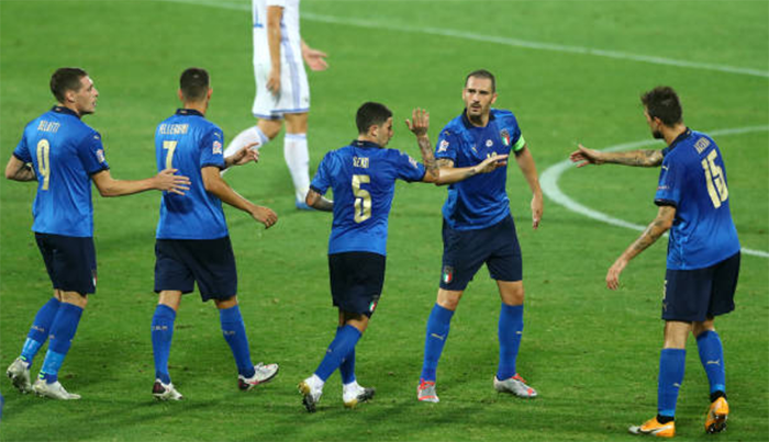 Niềm vui của đội bóng áo trắng không kéo dài lâu, 10 phút sau, Sensi đã đưa trận đấu trở về vạch xuất phát. Bàn thắng của số 5 bên phía Italia có phần may mắn khi bóng đã dội vào chân 1 hậu vệ khiến thủ thành Ibrahim Sehic lỡ đà.