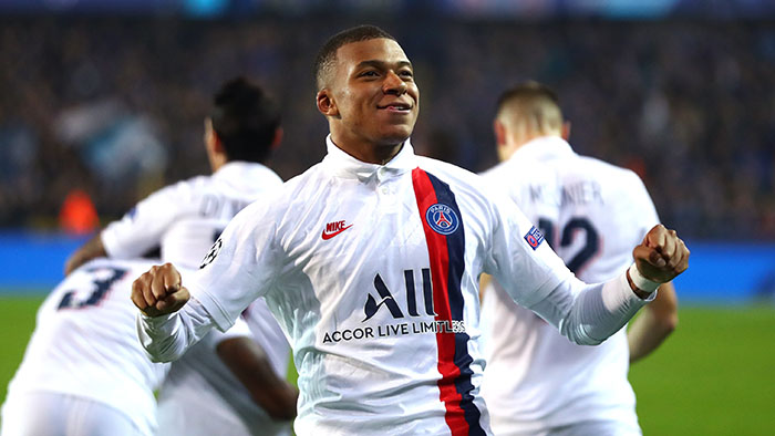 10. Kylian Mbappe. Là một mũi giáp công lợi hại của PSG, Mbappe đã đóng góp 5 bàn thắng và 6 đường kiến tạo sau 10 lần ra sân. Ngôi sao trẻ người Pháp đang dần khẳng định giá trị của mình qua từng mùa giải.