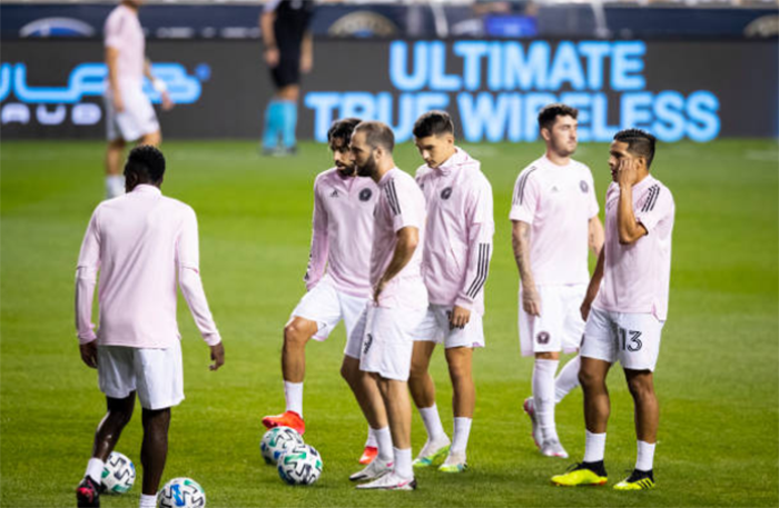 Và phải đến ngày hôm nay (28/09), Higuain mới góp mặt trong thành phần của Inter Miami. Anh đá chính trong chuyến làm khách của đội nhà trên sân của Philadelphia Union tại vòng 14 MLS.