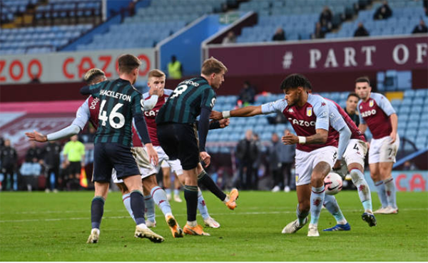 Bamford kết thúc ngày thi đấu rực rỡ của mình với bàn thắng nâng tỷ số lên 3-0 ở phút thứ 74. Anh chính là cầu thủ sáng nhất trận đấu khi đã lập cú hat-trick.