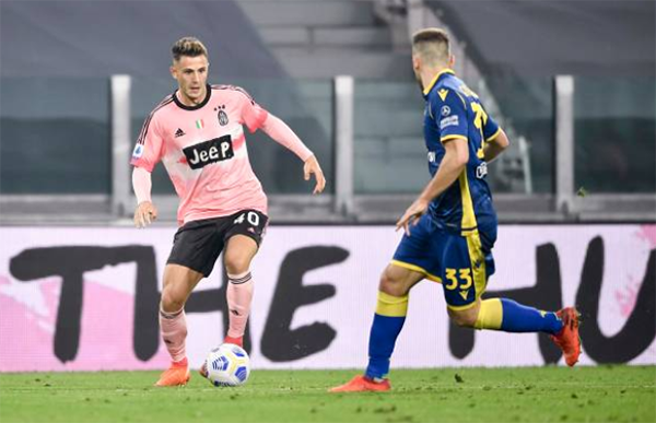 Rạng sáng nay (26/10), Juventus tiếp đón Hellas Verona tại vòng 5 Serie A. Sau trận hòa trước Cronte ở vòng đấu trước, HLV Andrea Pirlo quyết tâm có được chiến thắng nên tung ra sân những cầu thủ xuất sắc nhất.