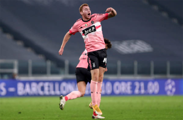 Đây là bàn thắng thứ 2 của tân binh Kulusevski trong màu áo Juve tại đấu trường Serie A.