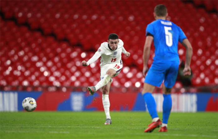 "Bad boy" Manchester City kết thúc chiến thắng đậm đà của đội chủ nhà với cú sút thần sầu từ khoảng cách 18m thành bàn ở phút thứ 84.
