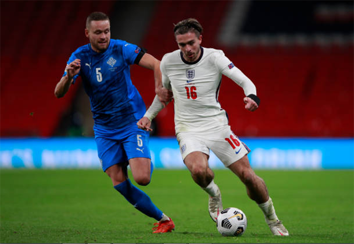 Với đẳng cấp vượt trội hơn hẳn, đội chủ nhà sớm áp đặt thế trận và tạo ra nhiều cơ hội nguy hiểm.