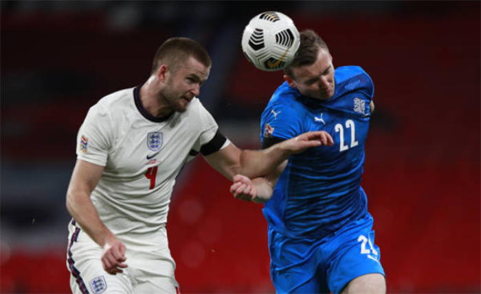 Sau bàn thua, đội khách áo xanh cũng nỗ lực đáp trả nhưng những pha lên bóng của họ lại quá yếu ớt, không thể xuyên phá được hàng thủ ĐT Anh.