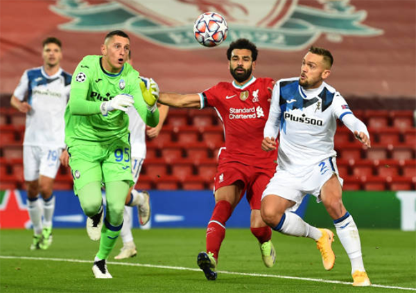 Thế trận giằng co được duy trì đến hết hiệp 1 và không có bất kỳ bàn thắng nào được ghi.