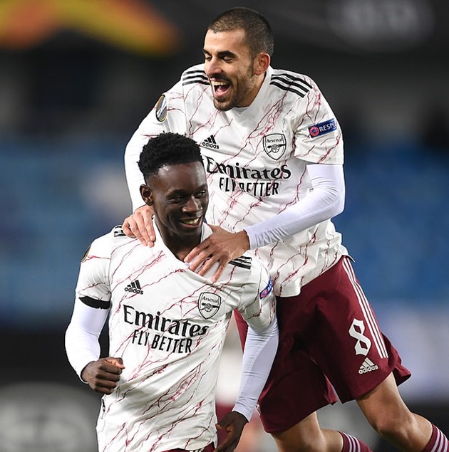 Phút 83, Arsenal tổ chức phản công nhanh, Emile Smith-Rowe đi bóng tốc độ trước khi kiến tạo cho Folarin Balogun ấn định chiến thắng chung cuộc 3-0 cho Pháo thủ.