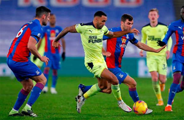 Trong khi đó, Newcastle cũng tung ra sân những hảo thủ đáng chú ý gồm: Callum Wilson, Joelinton, Miguel Almiron, Jonjo Shelvey, Sean Longstaff hay Javier Manquillo.