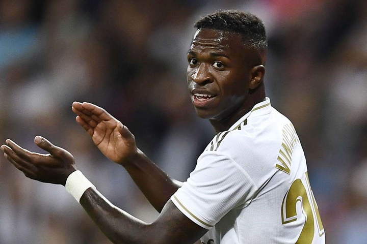 Vinicius là tân binh đắt đỏ của Real Madrid thời gian gần đây với mức phí chuyển nhượng 50 triệu euro. Song, hiện tại, tuyển thủ Brazil không được trọng dụng ở Bernabeu.