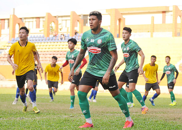 Nhưng đến phút 78, ngoại binh Jose Ortiz của CLB TP.HCM đã ghi bàn quân tỷ số 1-1.