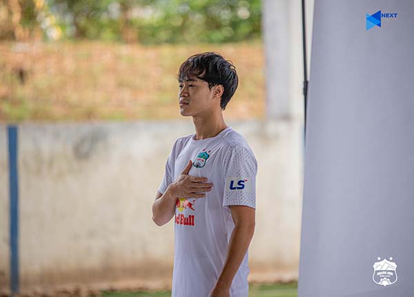 Tiền đạo Văn Toàn cũng thể hiện tình yêu với HAGL.