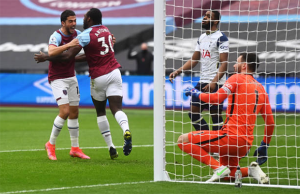 Lloris chơi không tốt trong trận gặp West Ham.