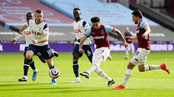 Dier thiếu dứt khoát trong tình huống để Lingard băng xuống ghi bàn.