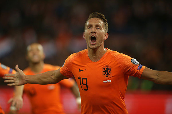 Trung phong Luuk de Jong. Chân sút đang khoác áo Sevilla vẫn đang là sự lựa chọn tối ưu cho vị trí cao nhất trên hàng công.