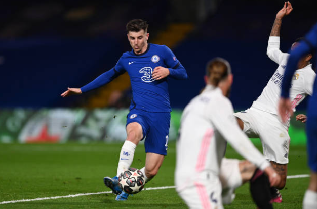 Mount ghi bàn nâng tỷ số lên 2-0.