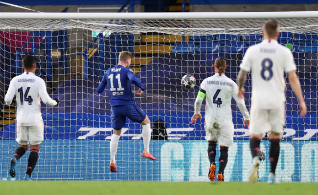 Werner dễ dàng đánh đầu vào lưới trống, mở tỷ số trận đấu.