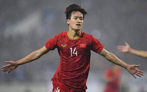 Tiền vệ trung tâm Nguyễn Hoàng Đức. Không có Đỗ Hùng Dũng, cái tên khả dĩ mà thầy Park có thể lựa chọn để đá cùng Tuấn Anh có thể là Nguyễn Hoàng Đức. Tiền vệ của Viettel sở hữu kèo trái khéo léo, nhãn quan tốt. Đặc biệt hơn, anh cũng có duyên với mành lưới Indonesia (ghi bàn trong trận U22 Việt Nam thắng U22 Indonesia ở vòng bảng SEA Games 30).